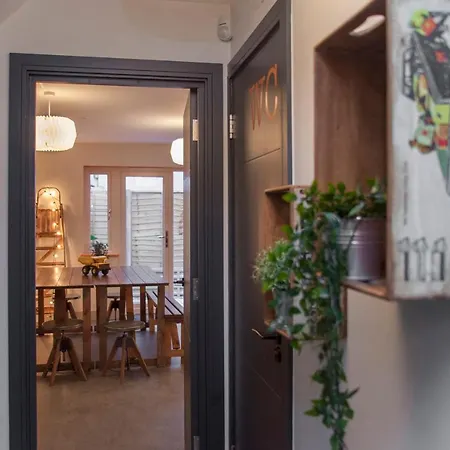 Higgihaus #3b 4 Bed Sleeps Up To 10 Big Groups Hip Location * Bristol