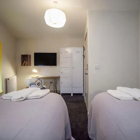 Higgihaus #3b 4 Bed Sleeps Up To 10 Big Groups Hip Location *