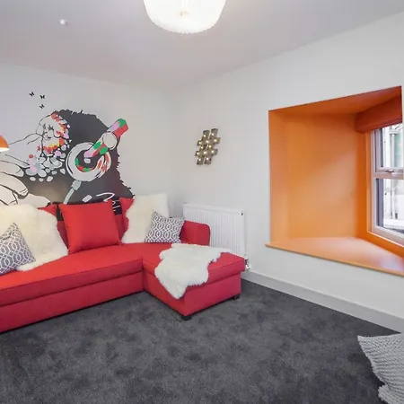 Holiday home Higgihaus #3b 4 Bed Sleeps Up To 10 Big Groups Hip Location Bristol