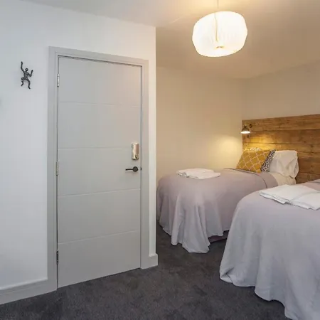 Higgihaus #3b 4 Bed Sleeps Up To 10 Big Groups Hip Location Holiday home Bristol