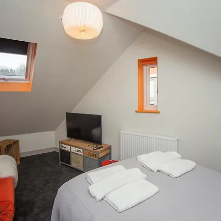 Higgihaus #3b 4 Bed Sleeps Up To 10 Big Groups Hip Location *