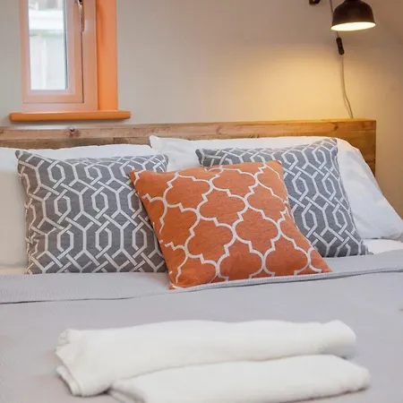 Higgihaus #3b 4 Bed Sleeps Up To 10 Big Groups Hip Location *