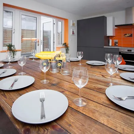 Higgihaus #3b 4 Bed Sleeps Up To 10 Big Groups Hip Location Feriehus Bristol