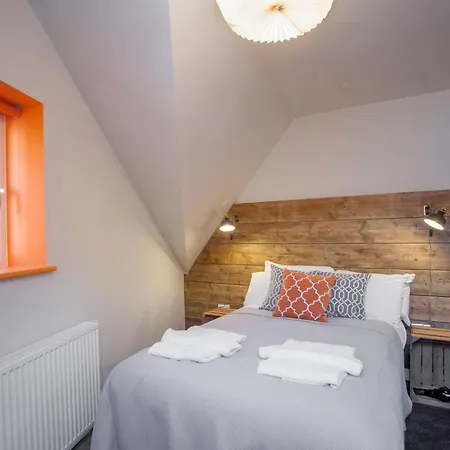 Higgihaus #3b 4 Bed Sleeps Up To 10 Big Groups Hip Location Feriehus *