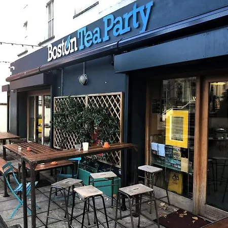 Higgihaus #3b 4 Bed Sleeps Up To 10 Big Groups Hip Location * Bristol